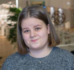 Olivia Rajakenttä / Helsingin Lukiolaisten puheenjohtaja 2022