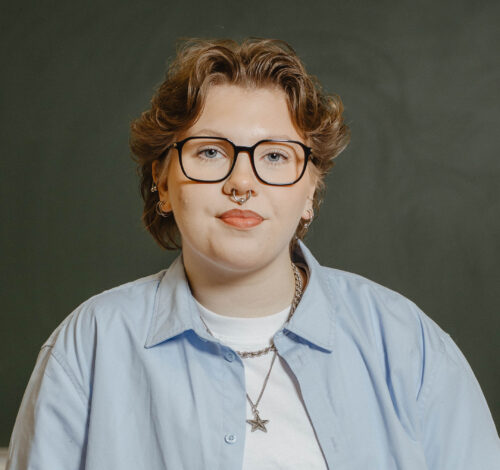 Suomen Lukiolaisten Liiton vuoden 2026 varapuheenjohtaja Iris Kässi.